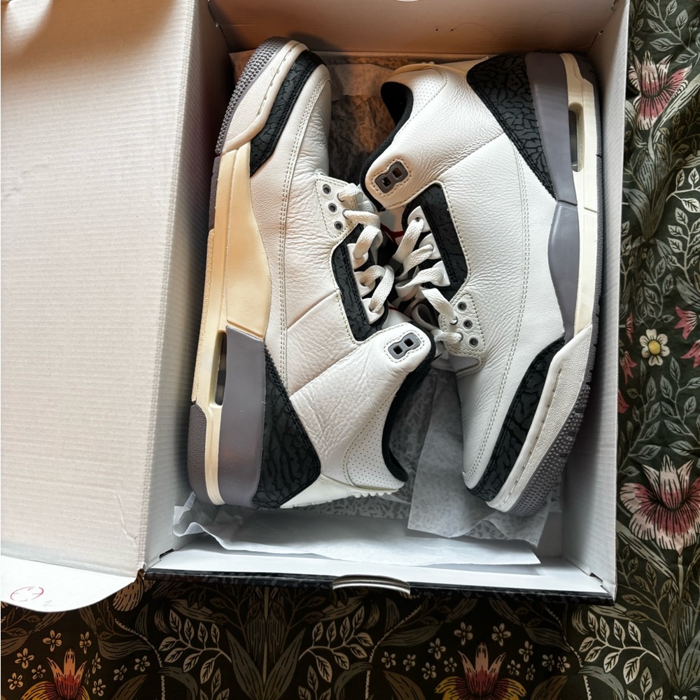 Deadstock Retro Jordan Cement Grey 3’s